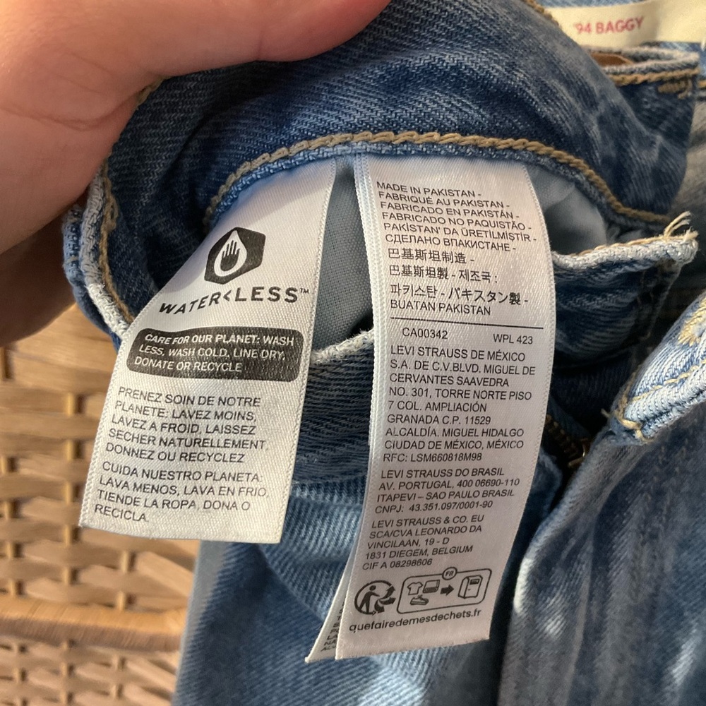 Levi’s ‘94 Baggy Jeans - Picture 9 of 11